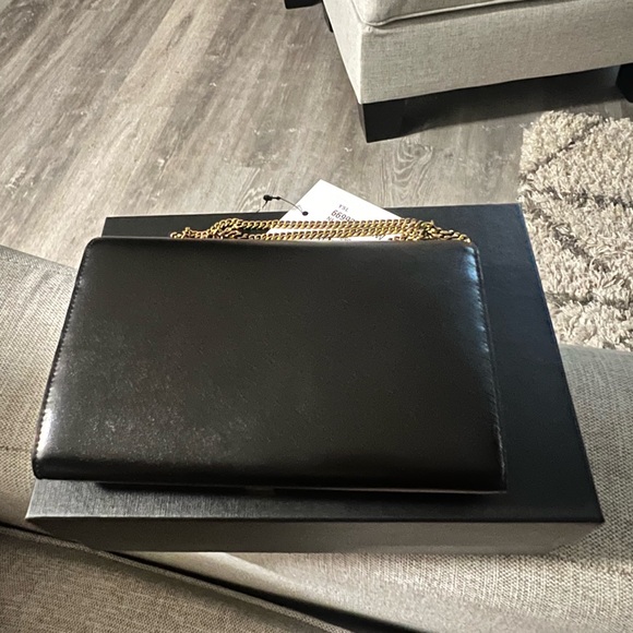 Saint Laurent Glossy Leather Wallet on a Chain - Picture 6 of 9